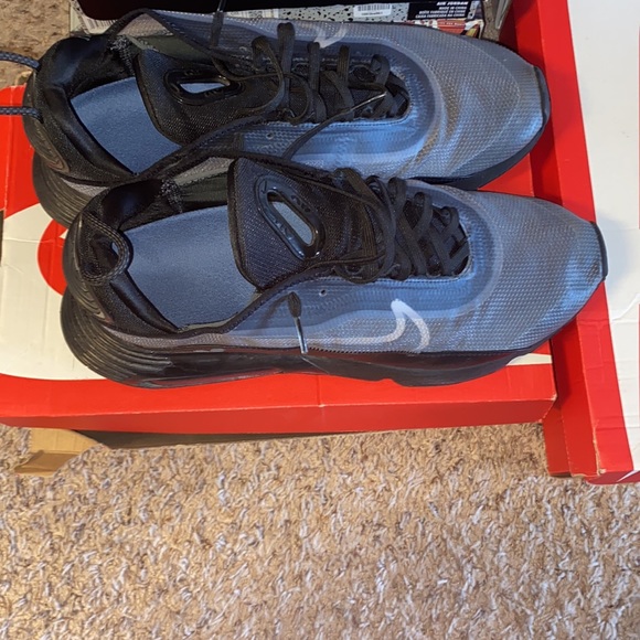 Nike Air Max 2090
Men's Shoe
Size 13
Style BV9977-001 - Picture 4 of 11